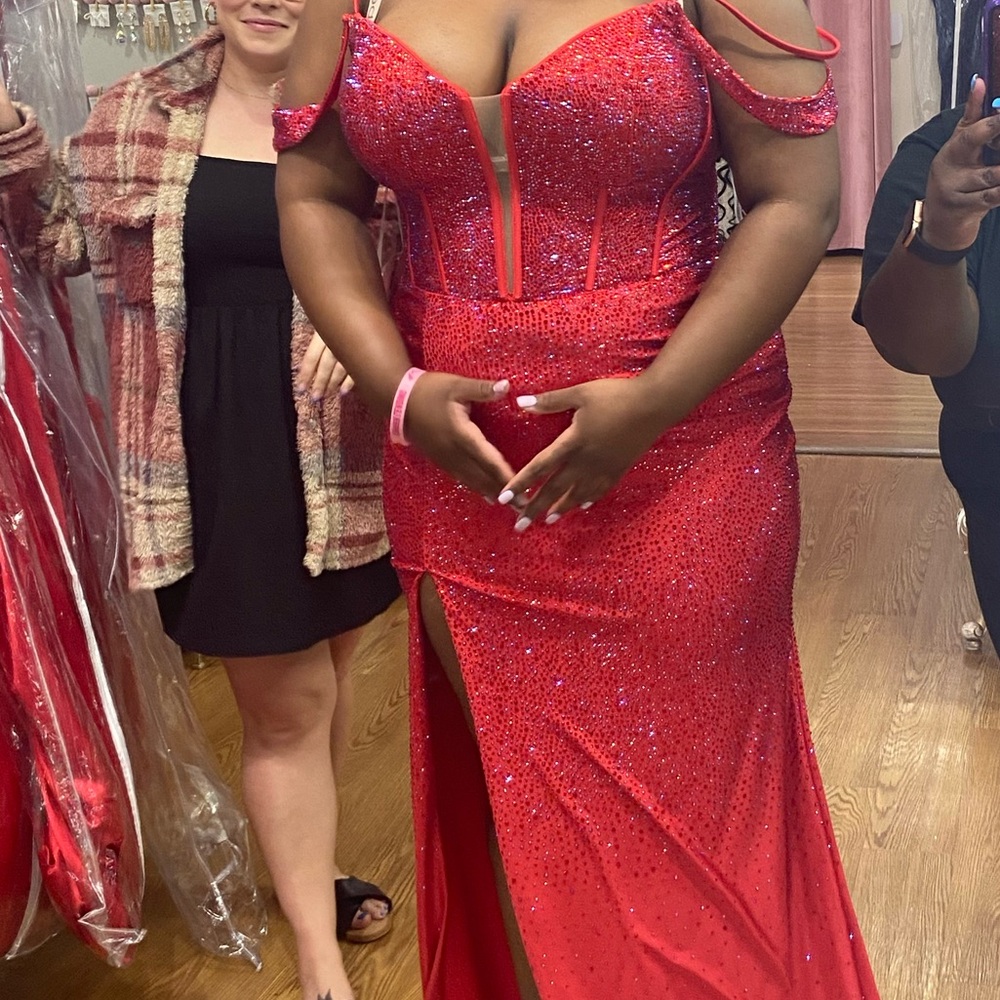 Elegant/formal Prom dress - Picture 3 of 6